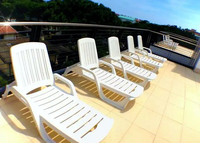 Residenz Regina Ovation Mit Garten Fuer 6 Personen * 比比翁